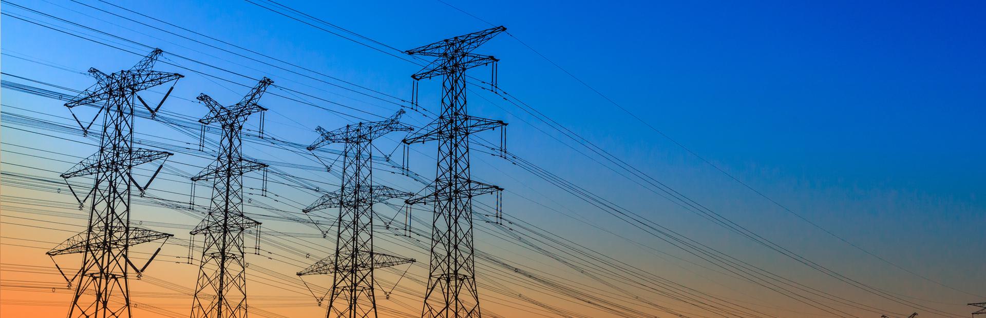 Niewielkie usterki? A może duże awarie instalacji elektrycznych? Zajmiemy się nimi szybko i sprawnie! Slajd 1